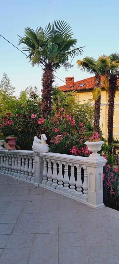 Villa Niki Rezine Ловран Экстерьер фото