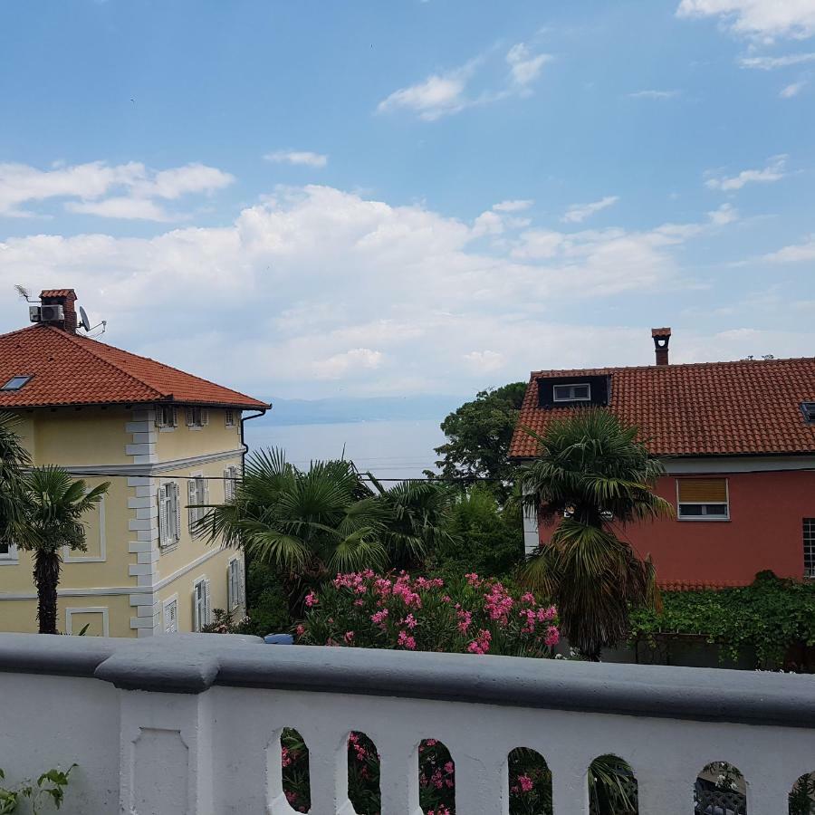Villa Niki Rezine Ловран Экстерьер фото